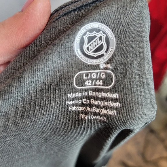 Pittsburg Penguins shirt - Picture 2 of 5